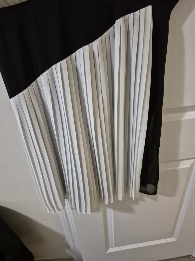 Gabby Skye Black & White Dress - Size 6 image indicator(3)