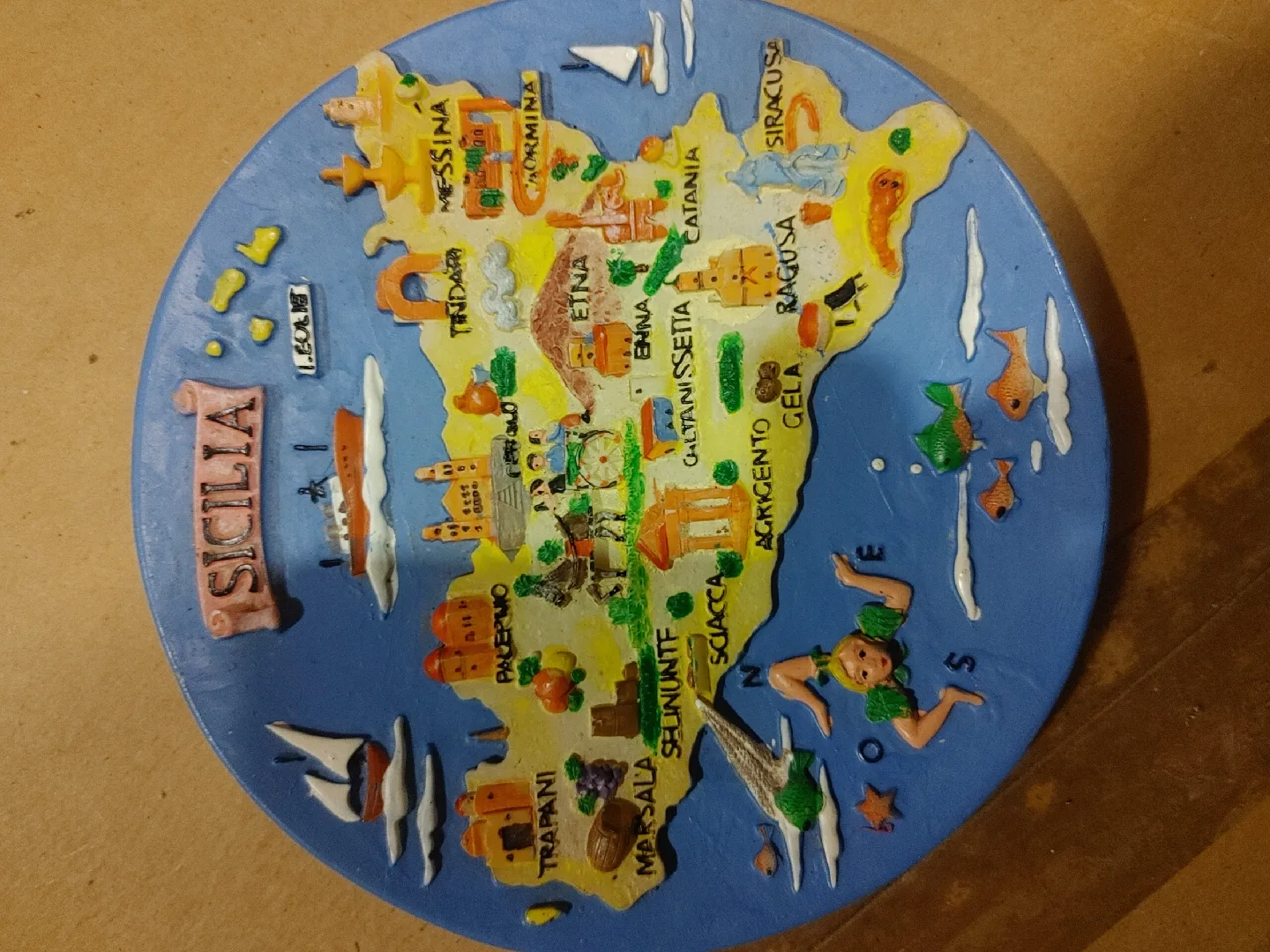 Vintage Decorative Plates - Travel Souvenirs image indicator(4)