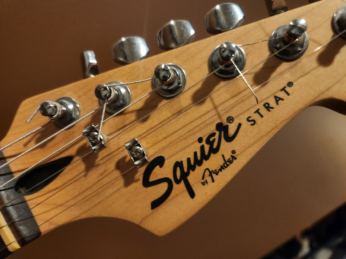 Squier Strat by Fender & Frontman 15G Amp - photo 5