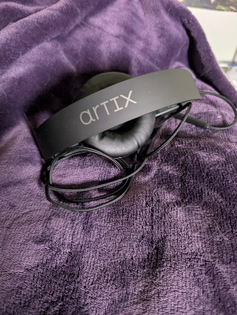 Artix Black Headphones thumbnail