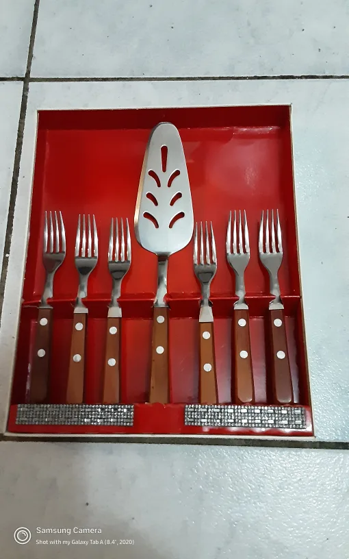 Tramontina 7-Piece Cake Serving Set - Like New! thumbnail
