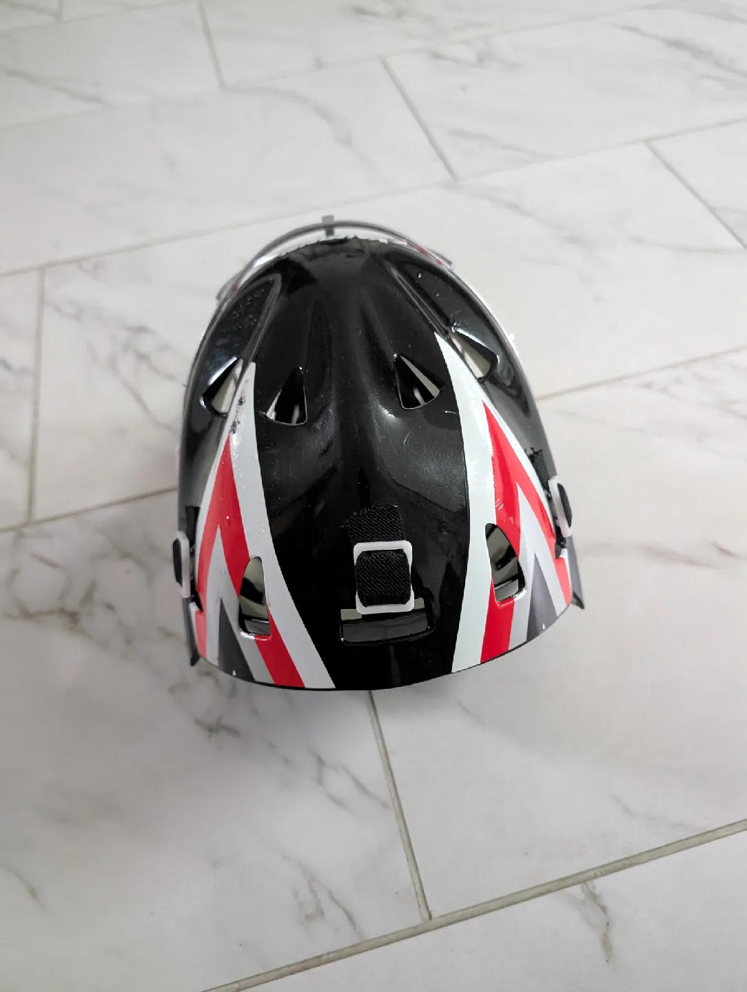 Hockey goalie helmet image indicator(2)