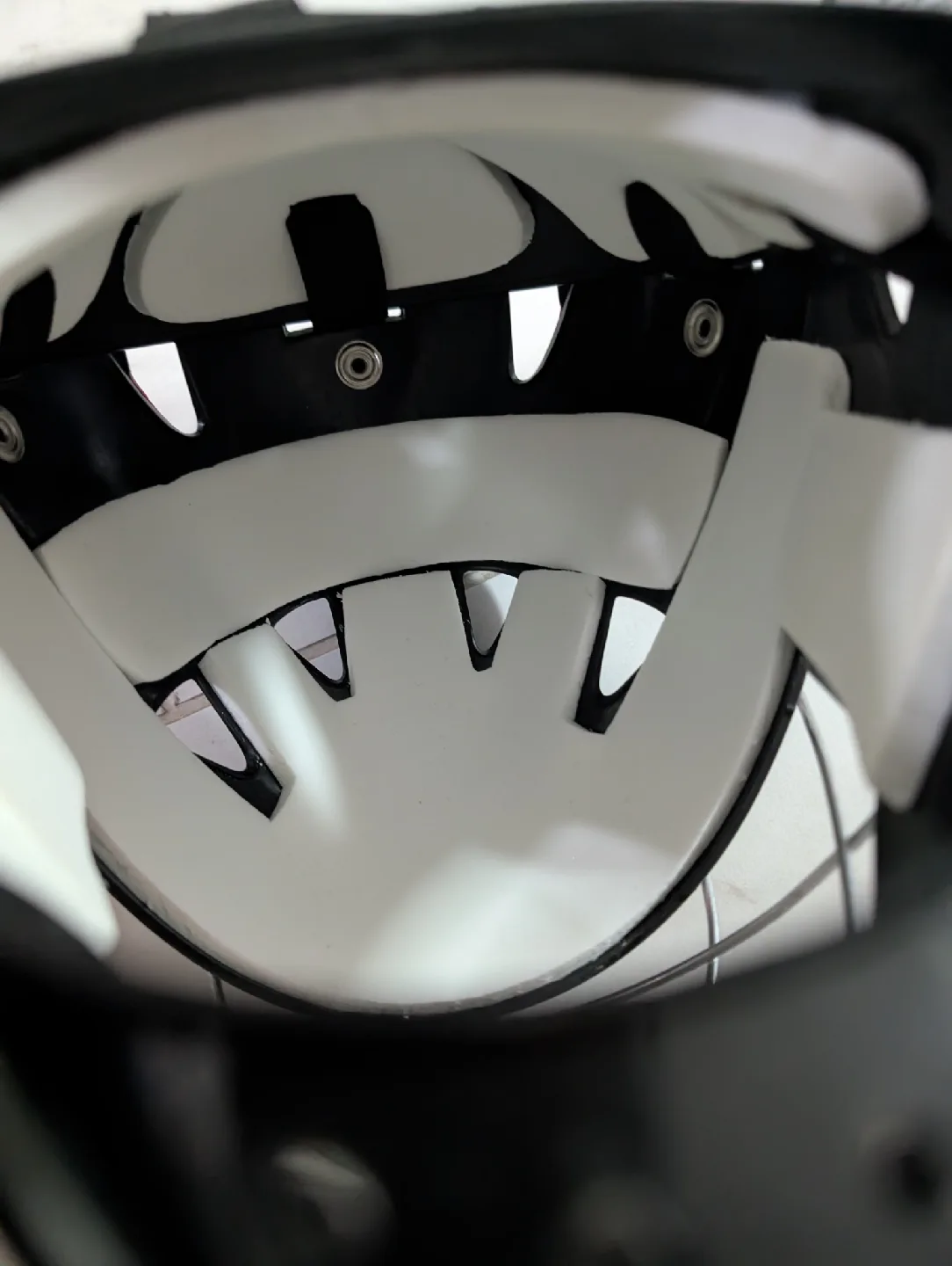 Hockey goalie helmet image indicator(3)