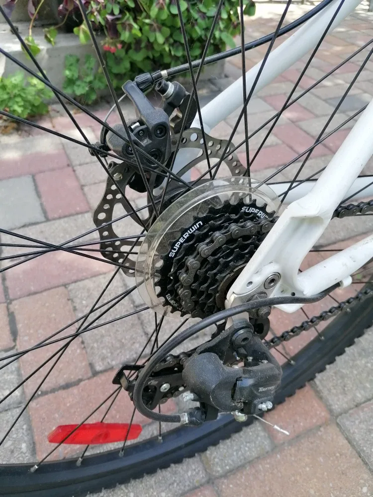 CCM Krossport Women's 700C Hybrid Bike - White/Pink image indicator(3)