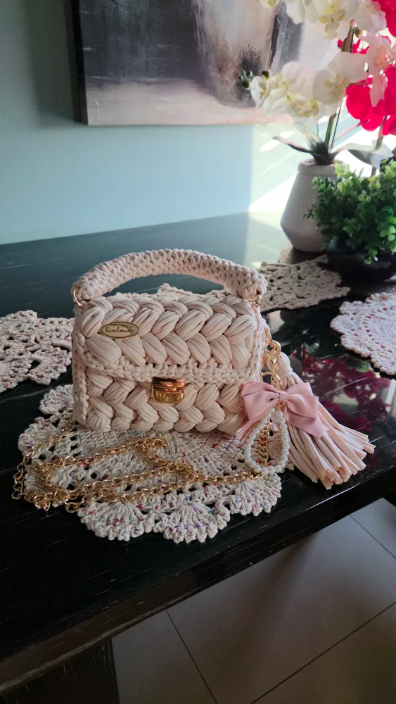 Handmade Beige Woven Handbag image indicator(2)