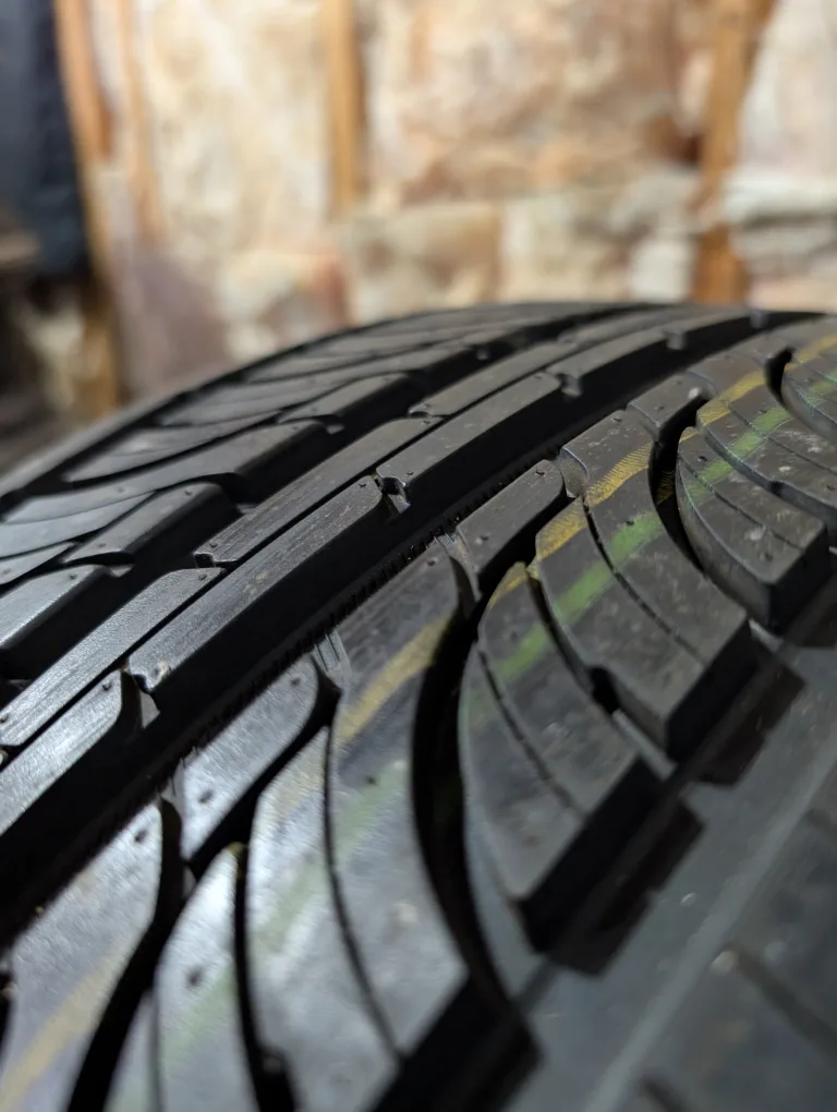 (1)-255/40ZR19 Nexen N7000 All Season Tire thumbnail