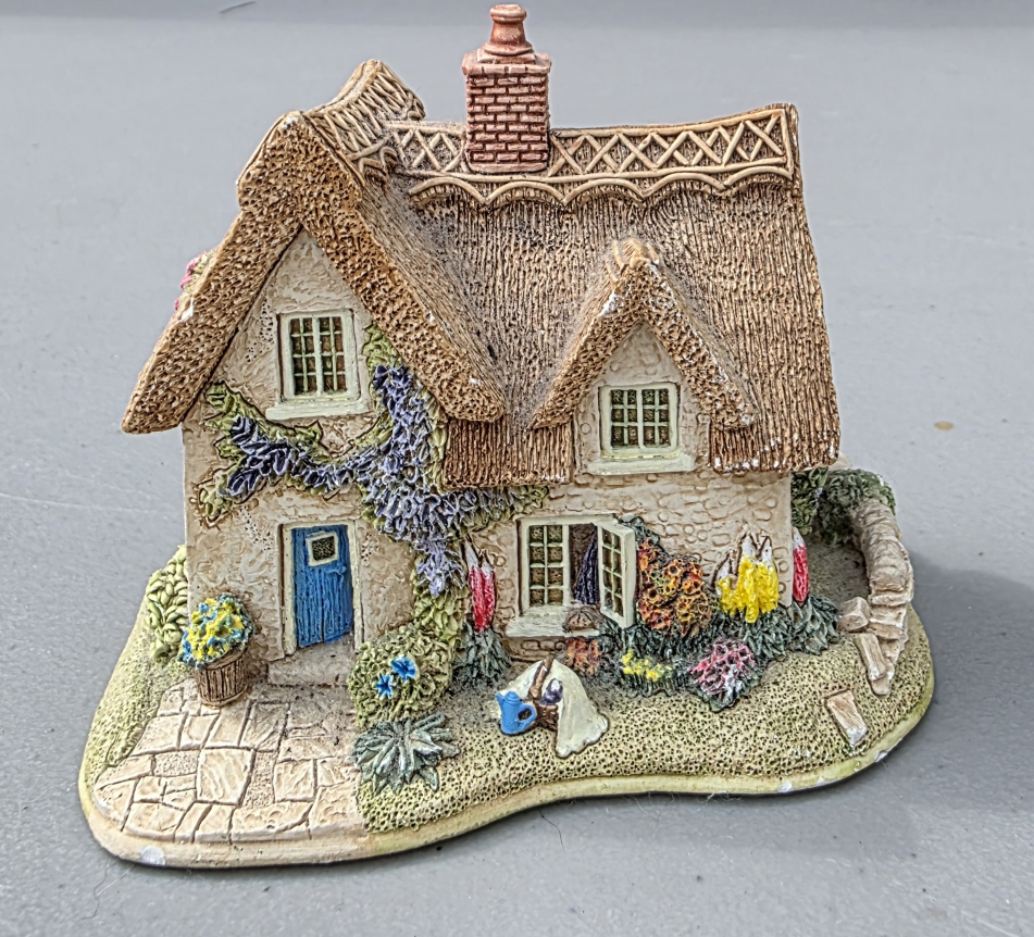 Lilliput Lane Cottage Figurine - Thatched Roof