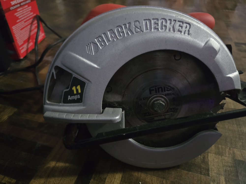 MOVING SALE Black & Decker Circular Saw - 11 Amps - photo 2