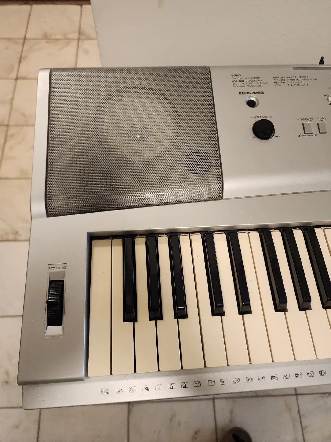 Yamaha DGX-220 Portable Grand Keyboard image indicator(3)