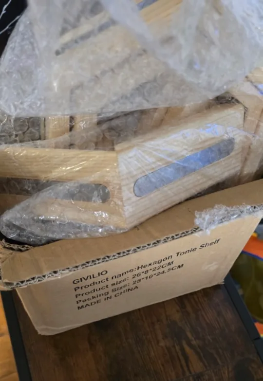 Brand new 3 magnetic haxagone tonie shelf image indicator(7)