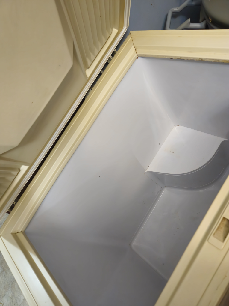 Kenmore Chest Freezer - Beige - photo 3