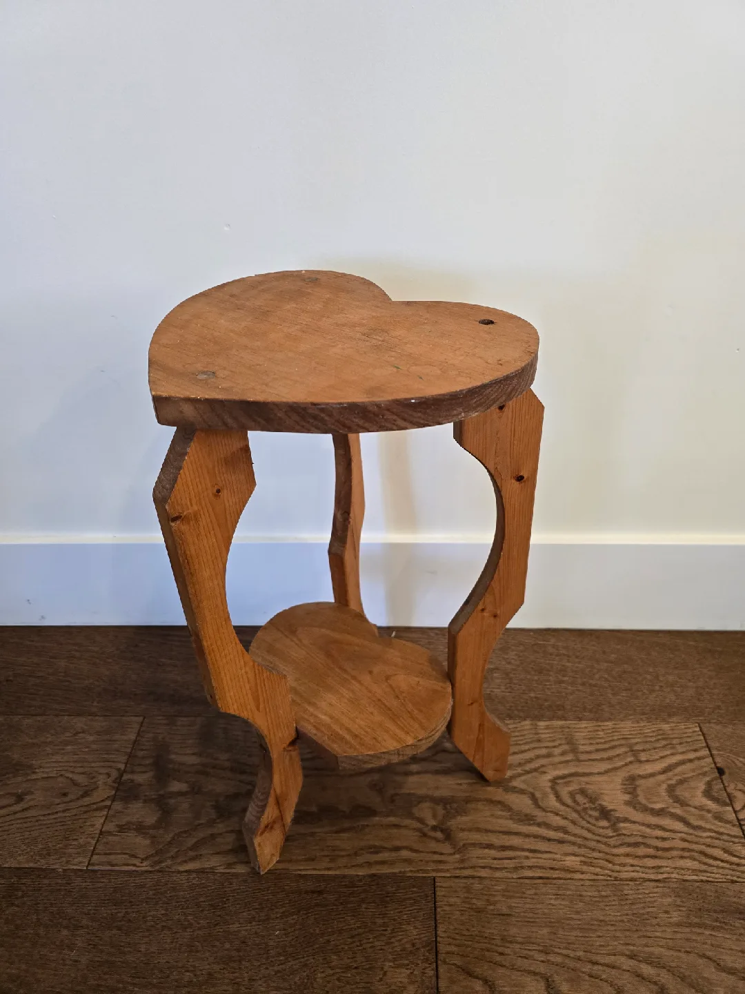 Heart Plant Stand (Wooden) thumbnail
