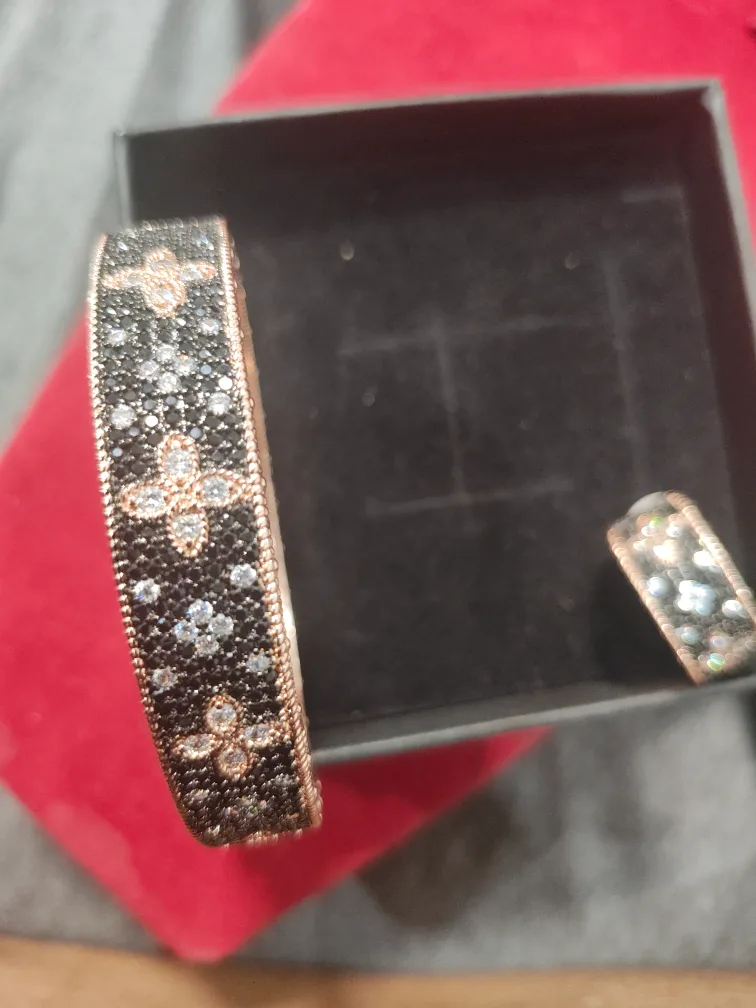 Rose Gold & Black Floral Bracelet image indicator(6)