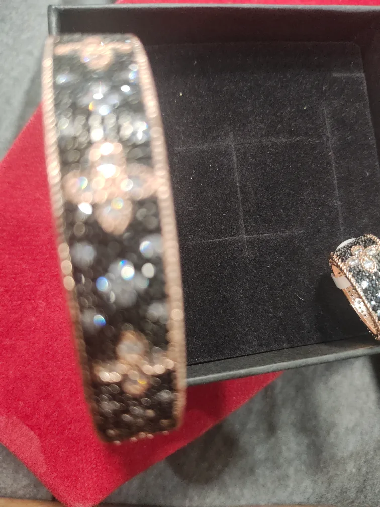 Rose Gold & Black Floral Bracelet image indicator(7)