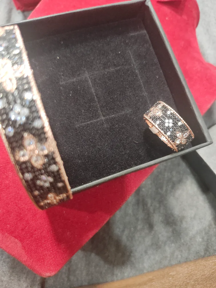 Rose Gold & Black Floral Bracelet image indicator(8)