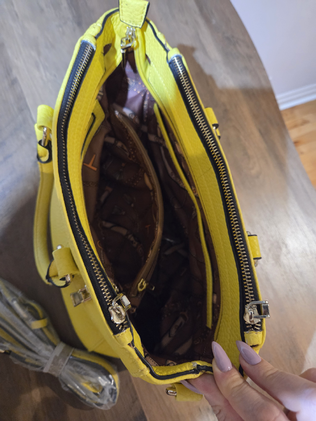 Yellow Leather Satchel Handbag with Strap - photo 4