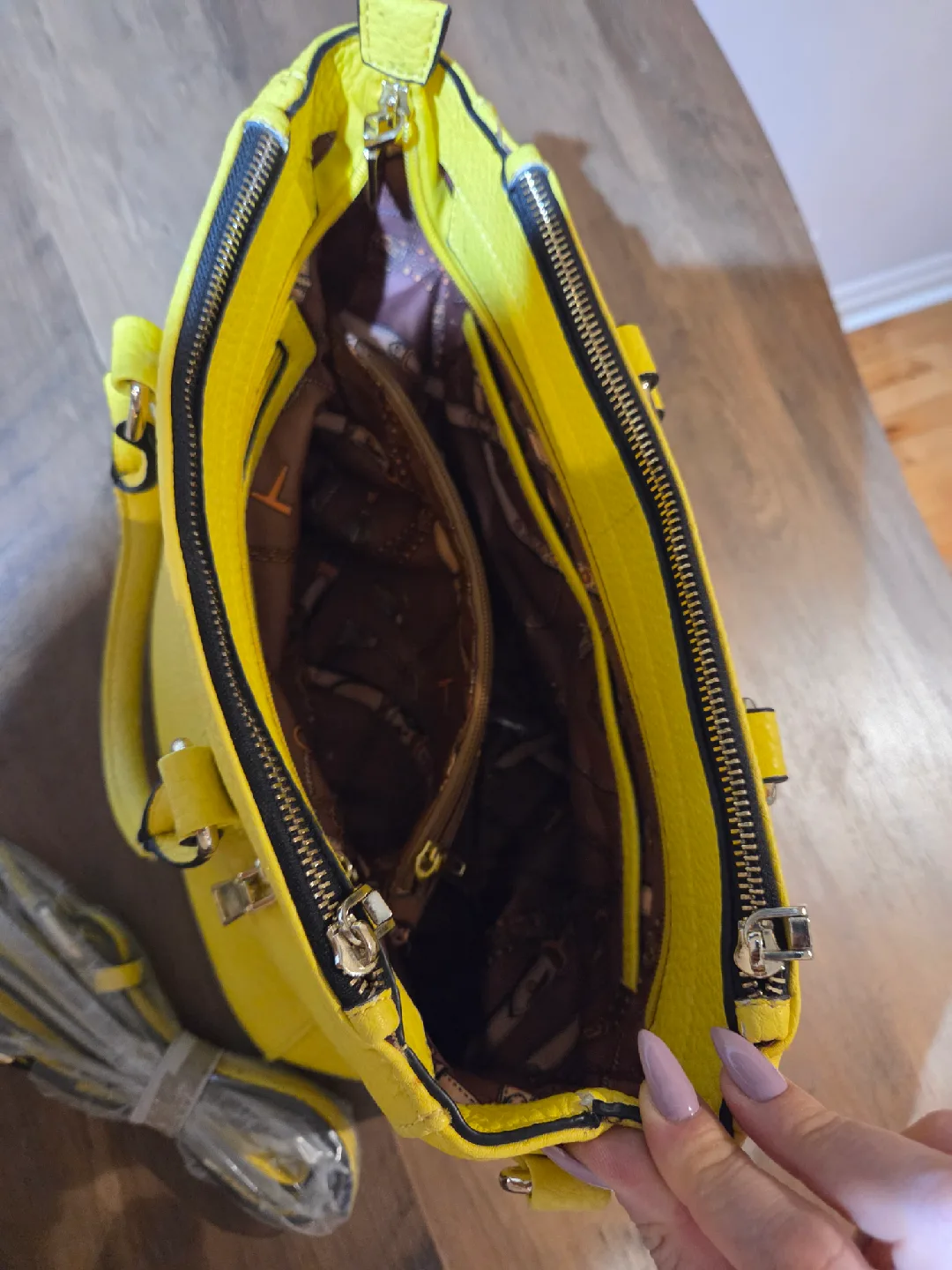 Yellow Leather Satchel Handbag with Strap image indicator(4)