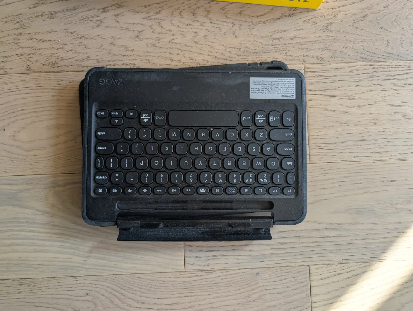 ZAGG Rugged Book Keyboard Case for iPad image indicator(3)