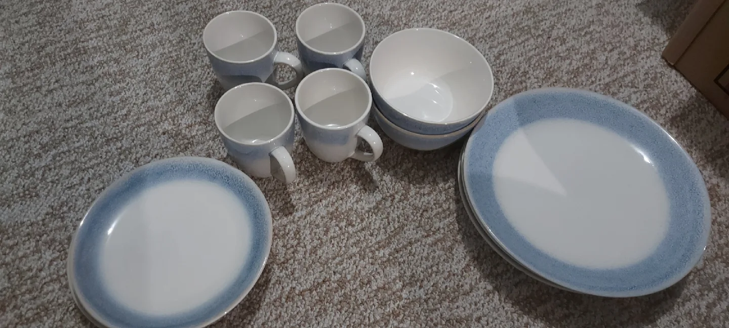 Martha Stewart Blue & White Dinnerware Set image indicator(2)