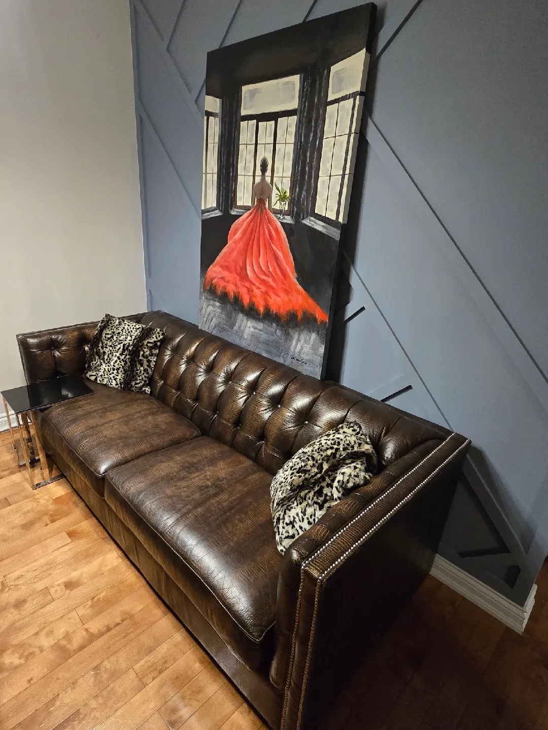 Elegant Living Room Set thumbnail