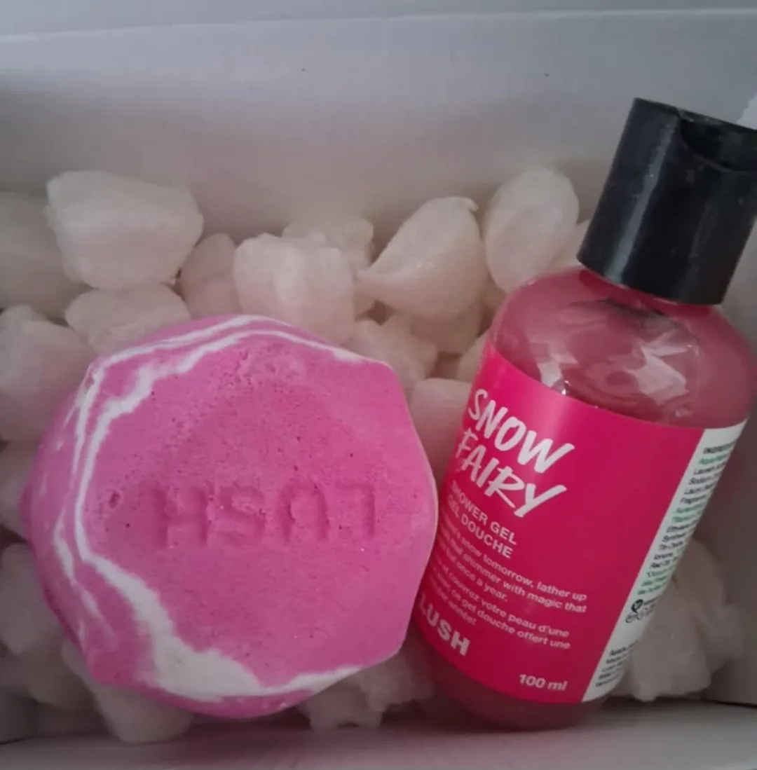 Lush Snow Fairy Shower Gel & Bath Bomb Set thumbnail