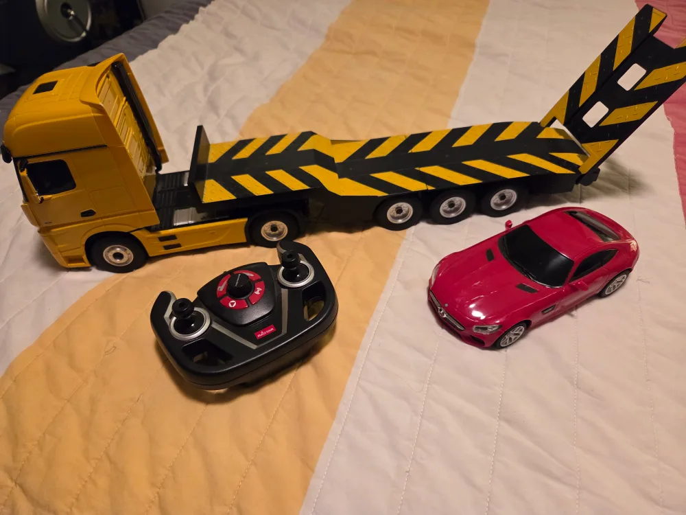 Rastar Mercedes-Benz Actros RC Truck with AMG GT thumbnail