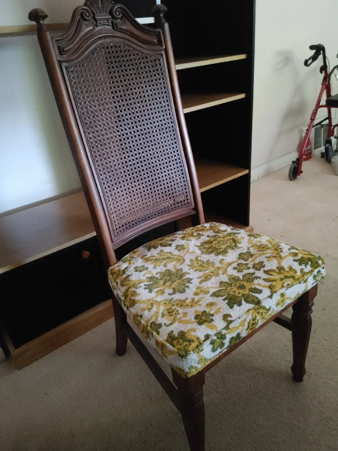 💚FOUR VINTAGE DINING/ KITCHEN WOODEN CHAIRS IN MINT CONDITION image indicator(3)
