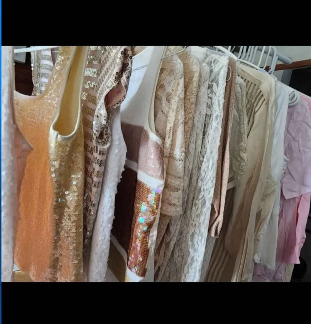 TOPS FOR WOMEN thumbnail