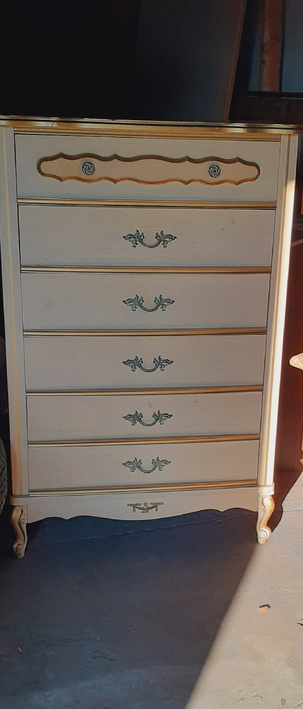 Vintage 6-Drawer Dresser