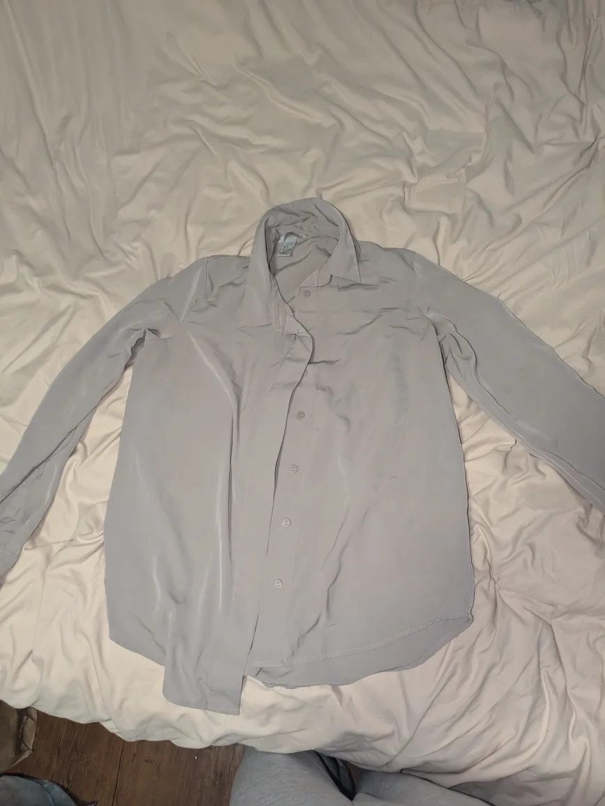 H&M Button-Up Shirt - Size 4 thumbnail