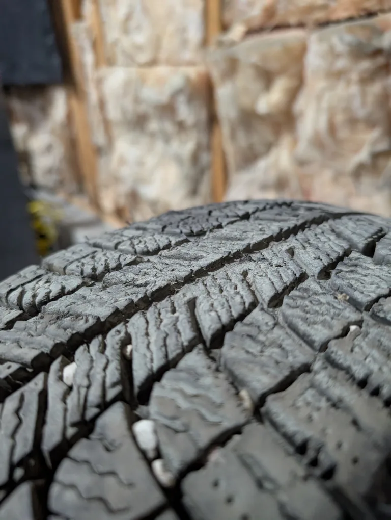 (1)-195/65R15 Michelin X-Ice Winter Tire image indicator(2)