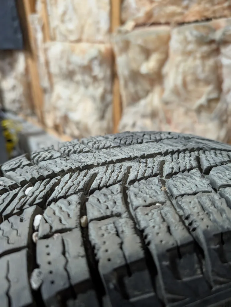 (1)-195/65R15 Michelin X-Ice Winter Tire image indicator(3)