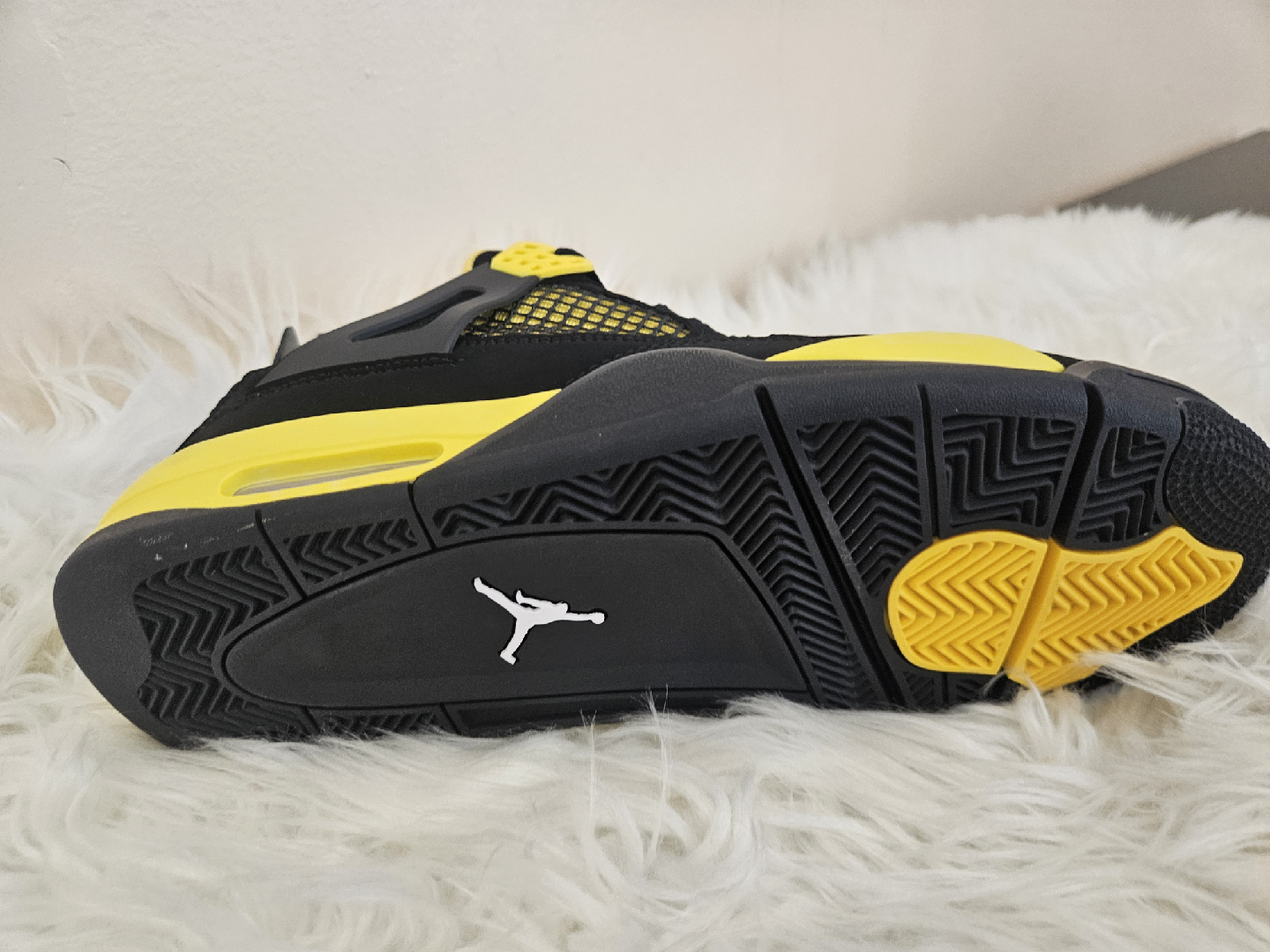 Jordan 4s Yellow Thunders - photo 3