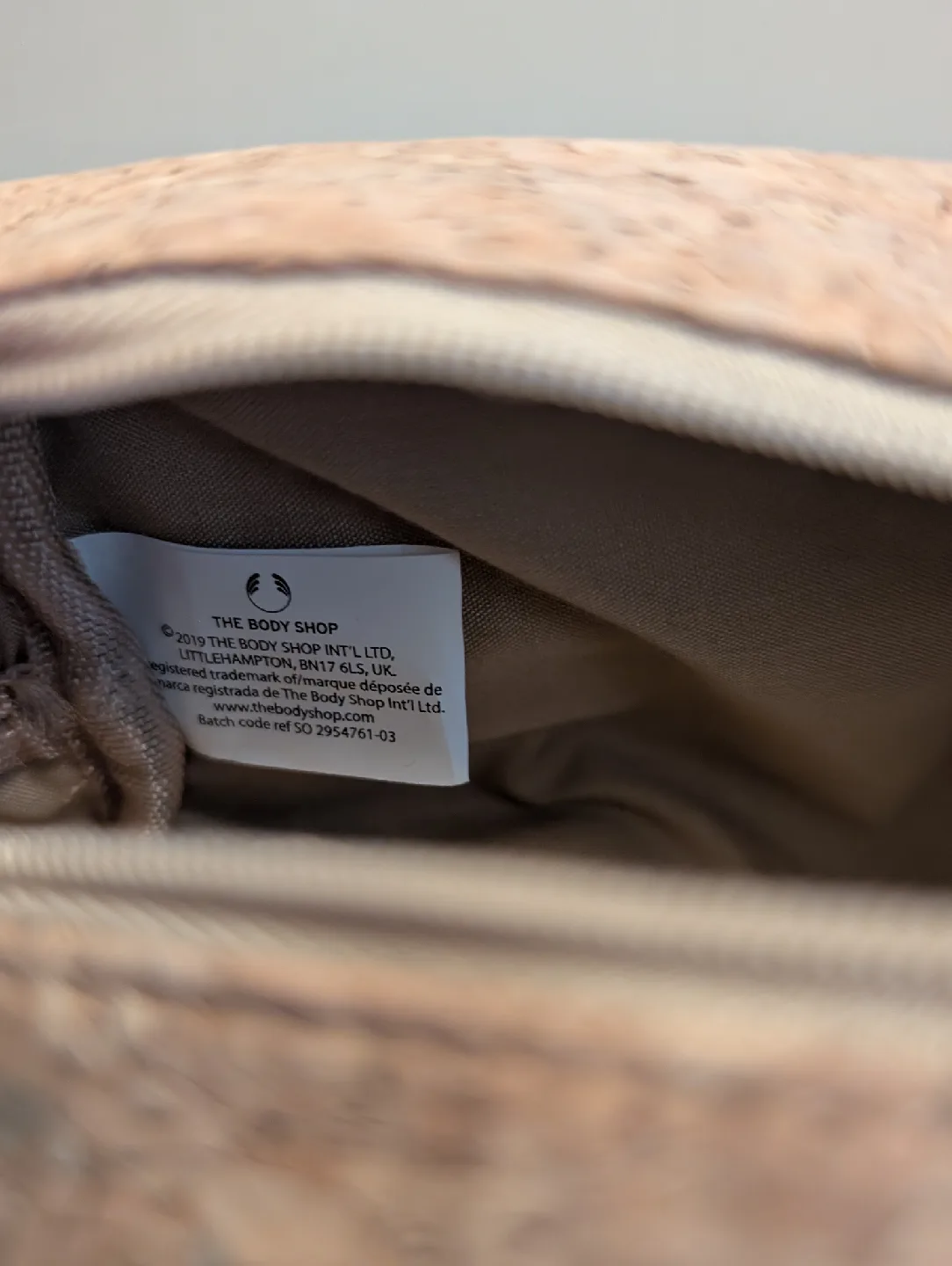 The Body Shop Cosmetic Bag image indicator(4)