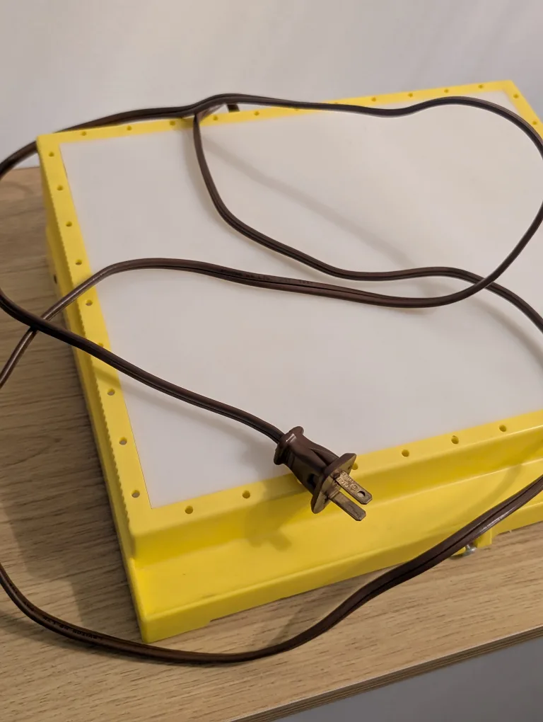 Vintage Lakeside Light-Up Drawing Desk image indicator(8)