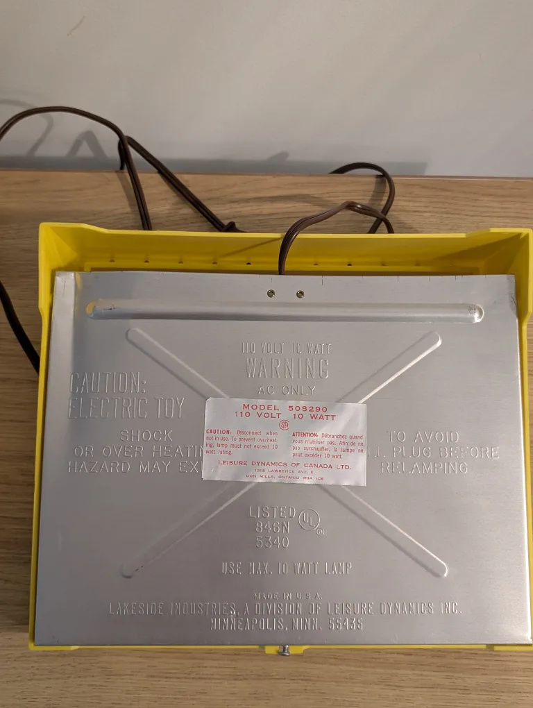 Vintage Lakeside Light-Up Drawing Desk image indicator(9)