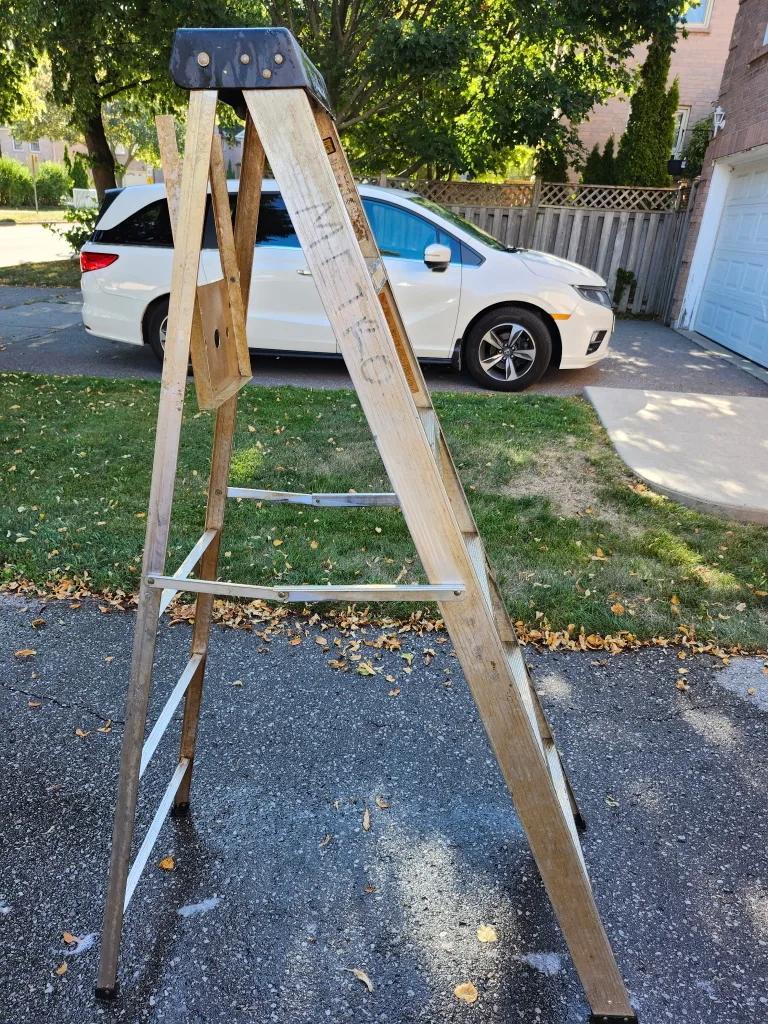 Aluminum 5 foot Ladder image indicator(2)