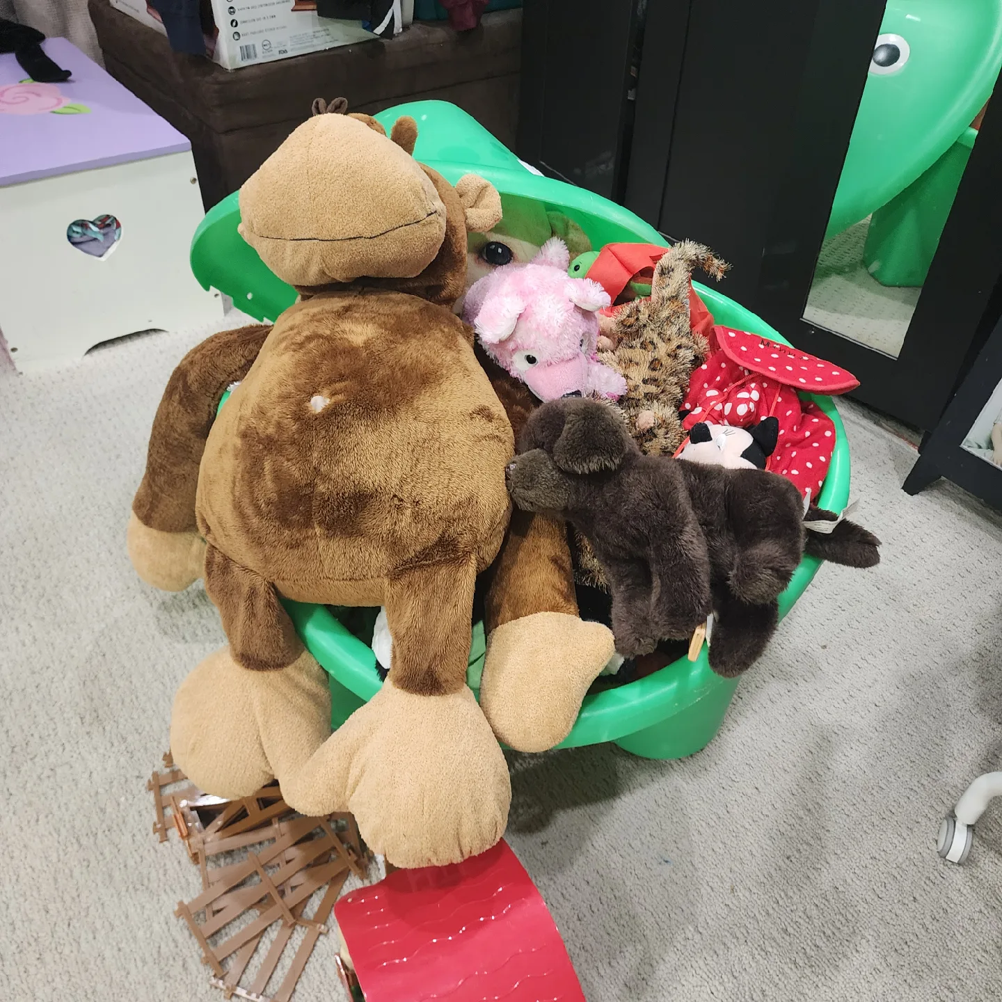 Toy Bin with Plush Toys FREEEEE