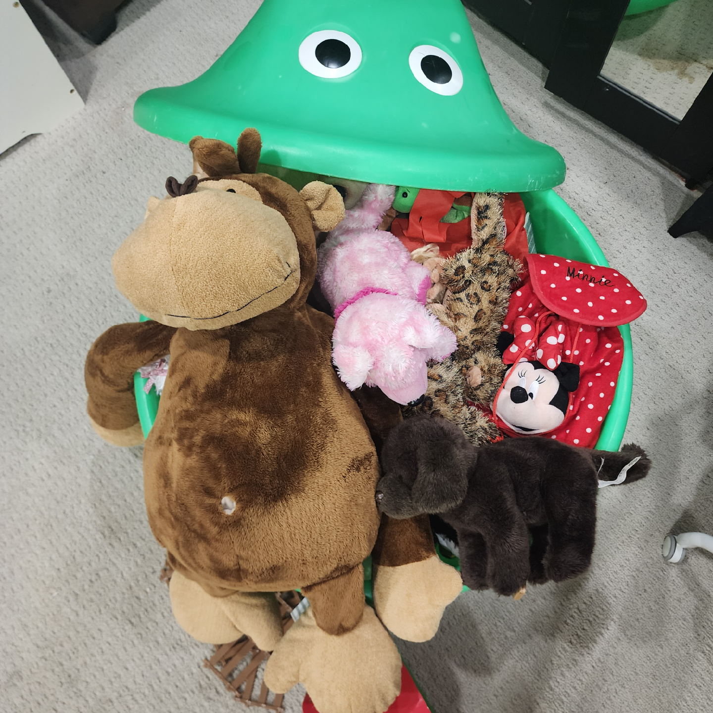 Toy Bin with Plush Toys FREEEEE - photo 2