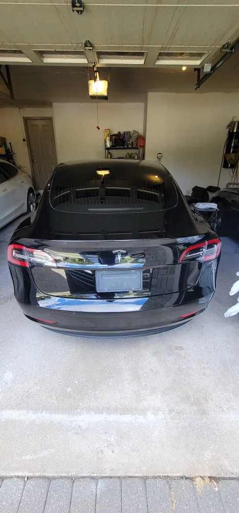 Black Tesla Model 3 image indicator(5)