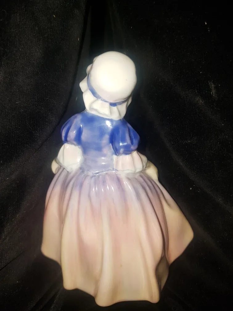 Royal Doulton "Dinky Do" Figurine image indicator(3)