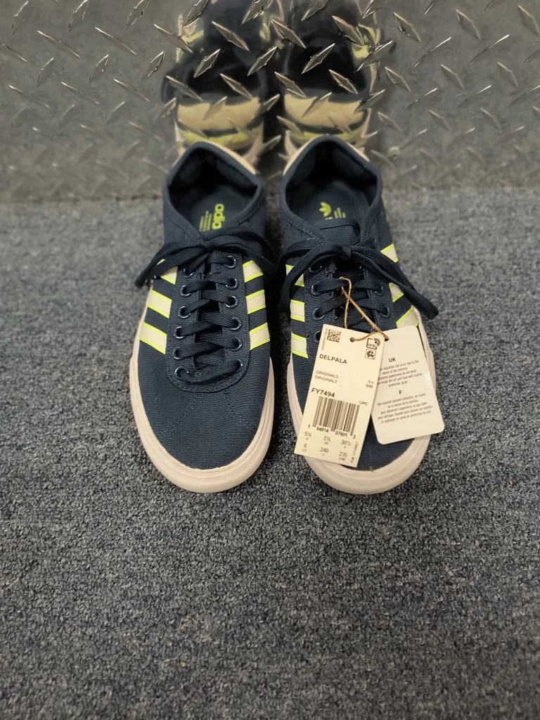 New Adidas Delpala Shoes - Size 6 thumbnail