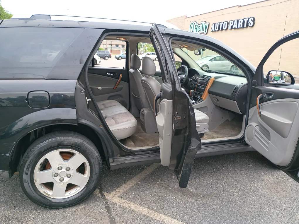 Saturn VUE SUV - Black image indicator(8)