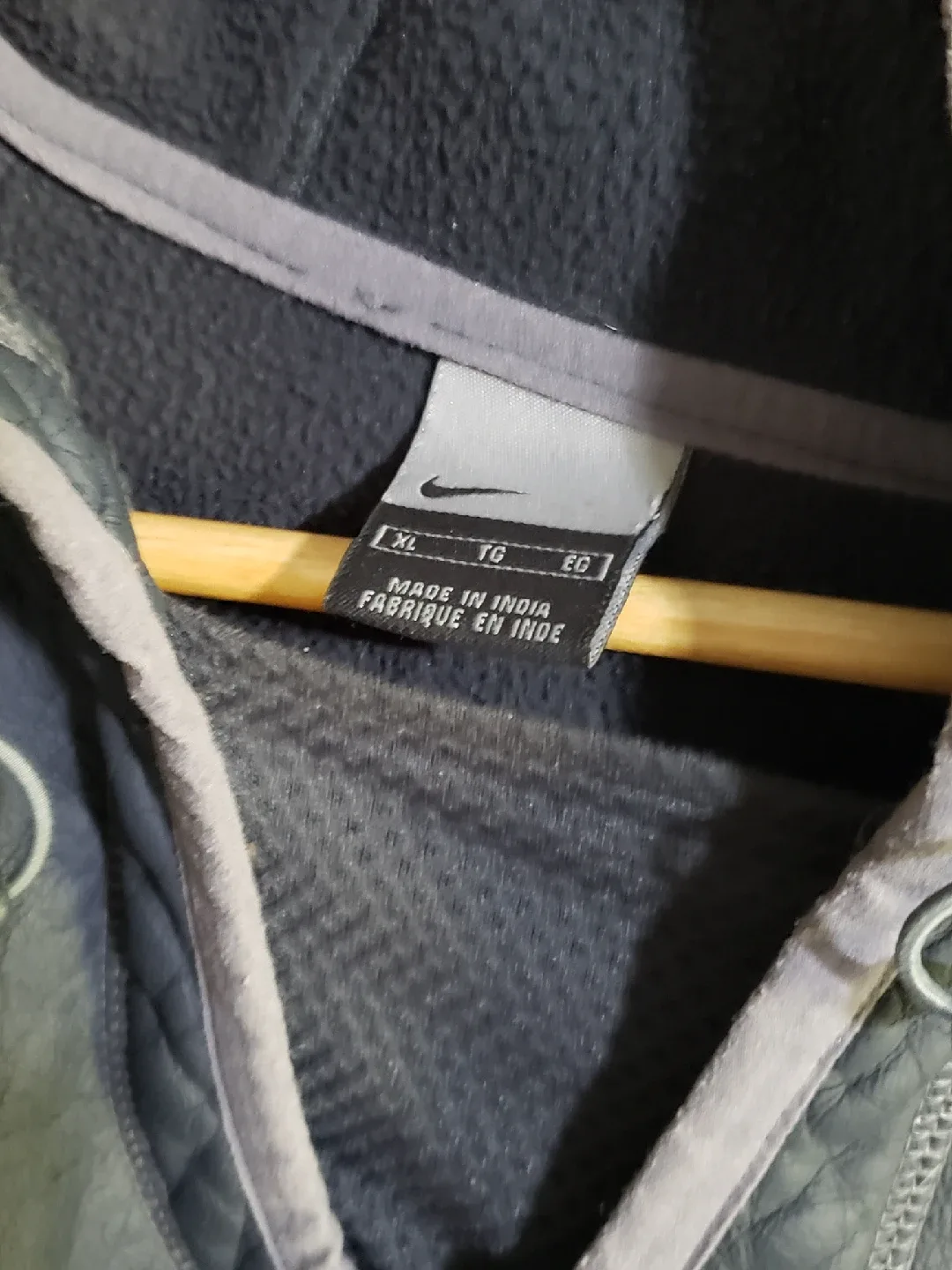 Rare/Unique Nike Pullover Hoodie XL image indicator(3)