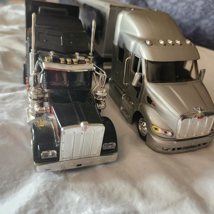 Kenworth & Peterbilt Truck Set thumbnail
