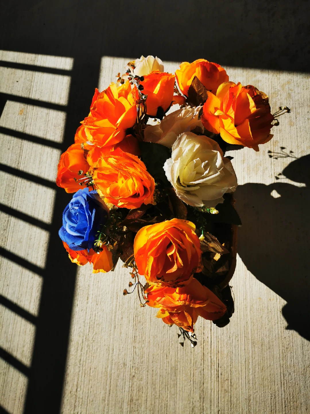 artificial flowers and vase - photo 2