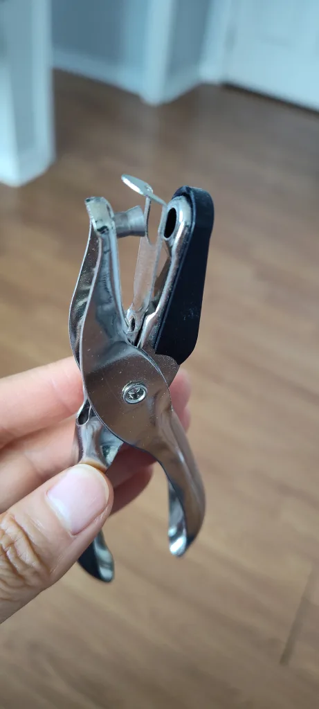Single Hole Punch thumbnail