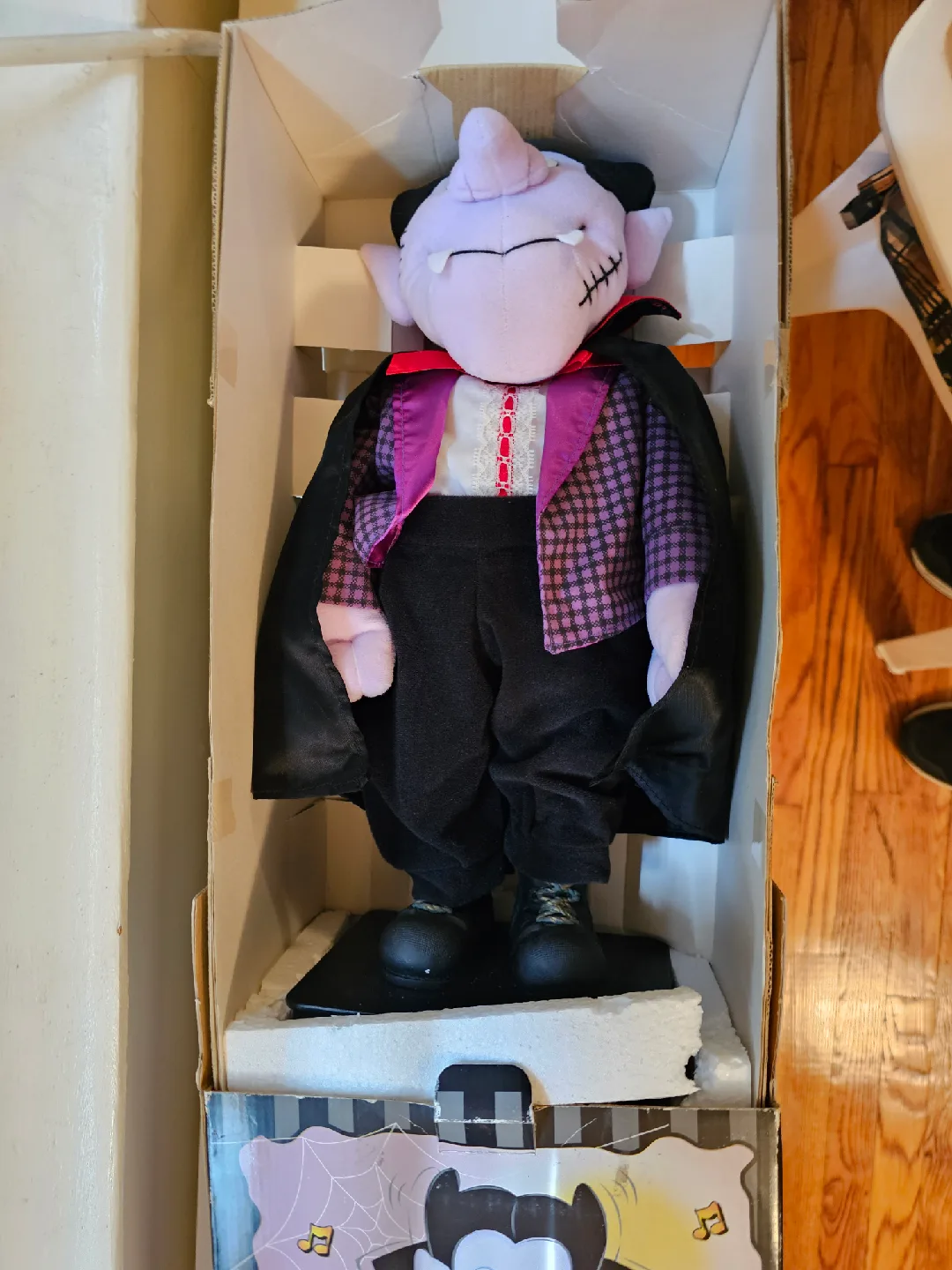 Animated Musical Halloween Dancing Vampire image indicator(2)