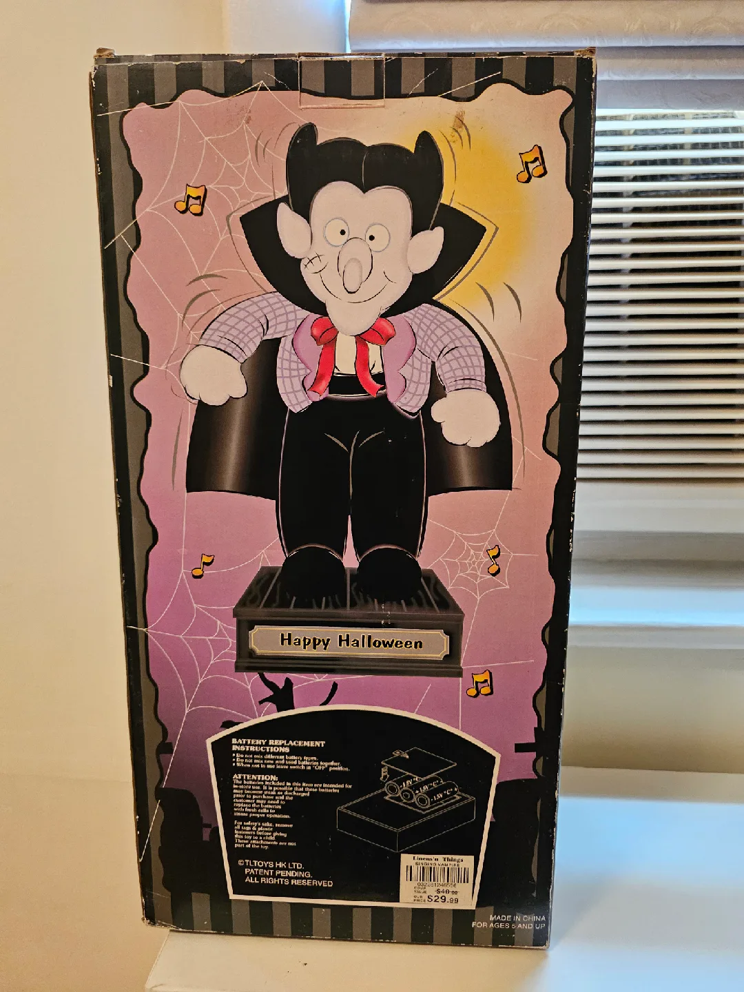 Animated Musical Halloween Dancing Vampire image indicator(4)