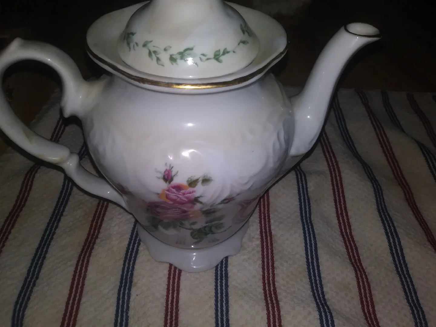 gibson Victorian rose tea pot thumbnail
